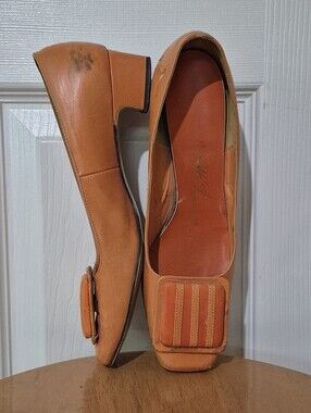 Paradise Kittens 1960s Orange Heels Size 5 1/2 With Buckle On The Top